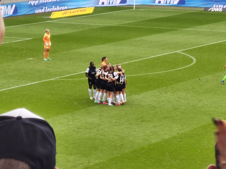 001 Eintracht Frankfurt  Frauen