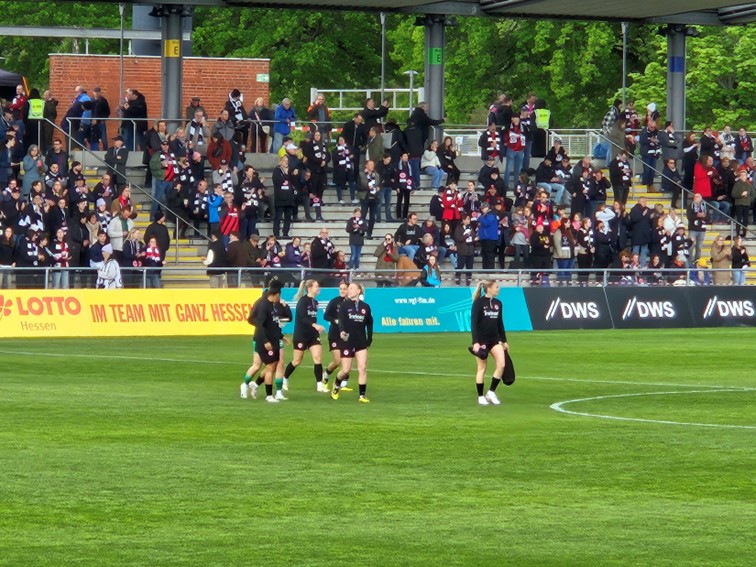 001 SGE Frauen FBL