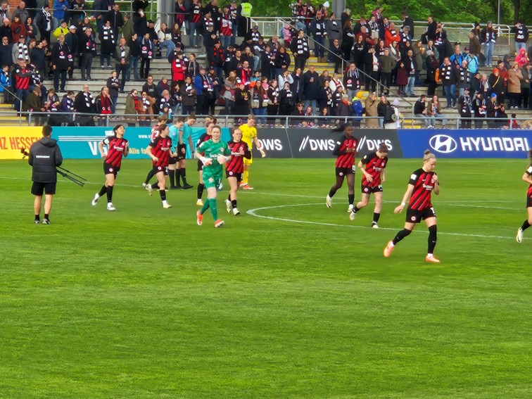 002 SGE Frauen FBL