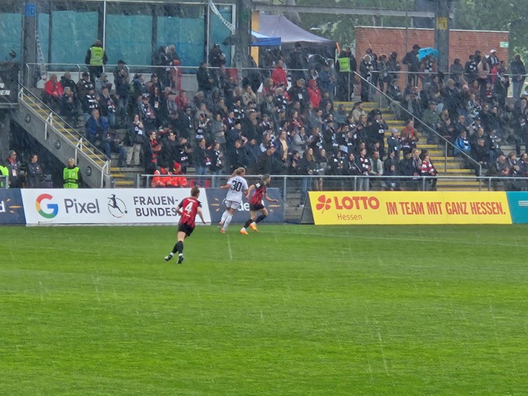 002 SGE Frauen FBL