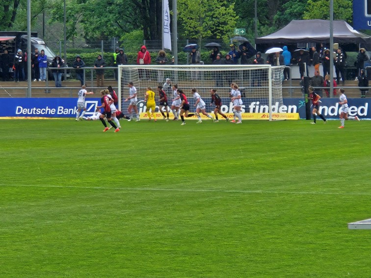 002 SGE Frauen FBL