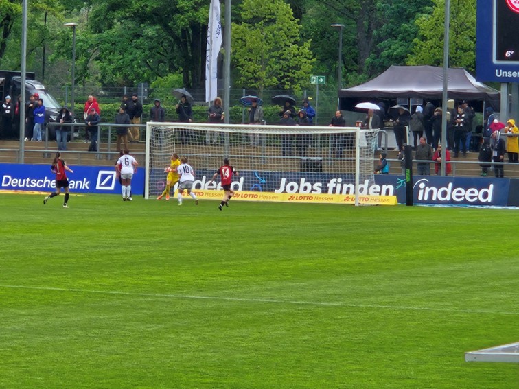 002 SGE Frauen FBL
