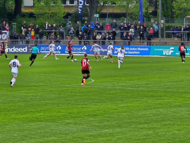 002 SGE Frauen FBL