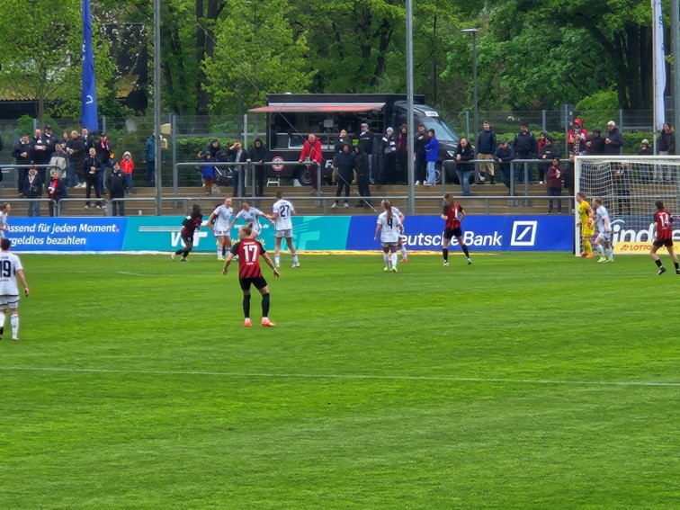 002 SGE Frauen FBL