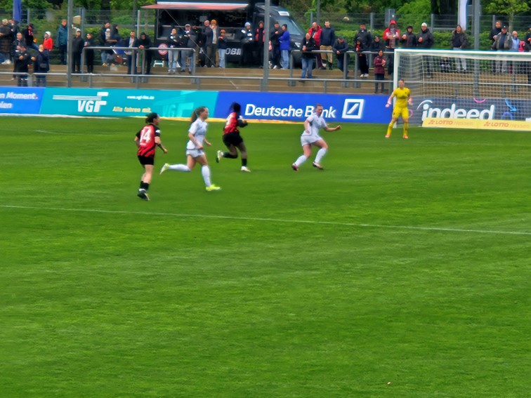 002 SGE Frauen FBL
