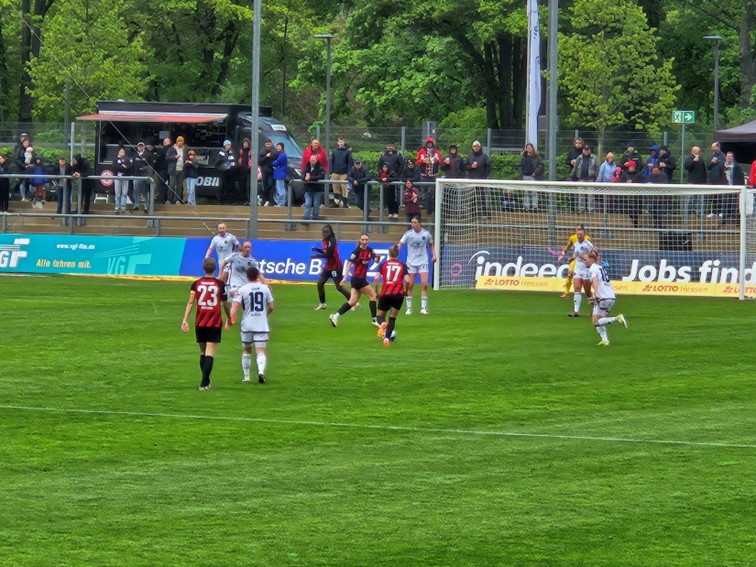 002 SGE Frauen FBL