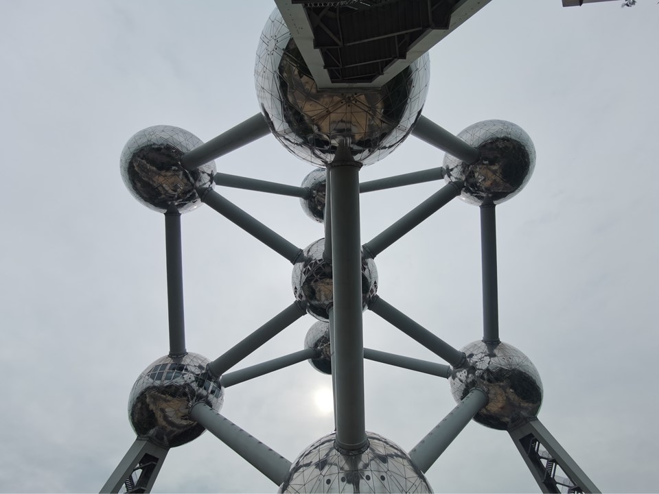 01 Atomium