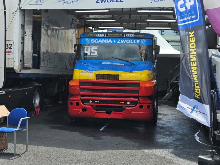 016 Messestande Fahrerlager 13 07 2024
