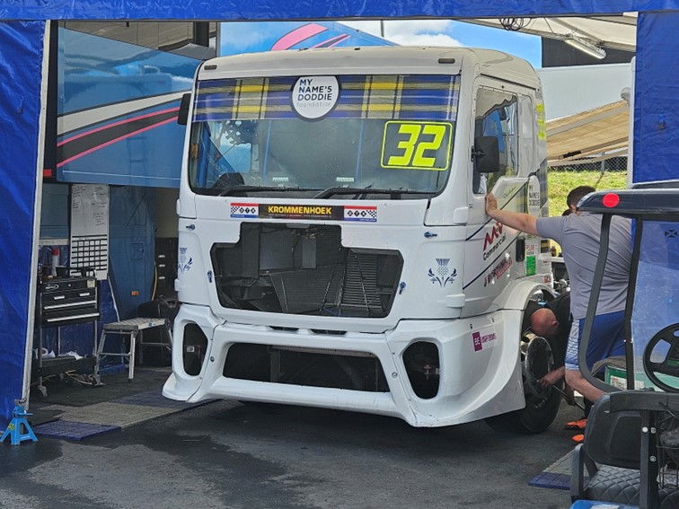 016 Messestande Fahrerlager 13 07 2024