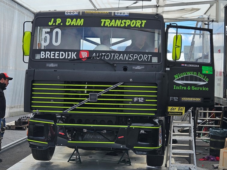 016 Messestande Fahrerlager 13 07 2024