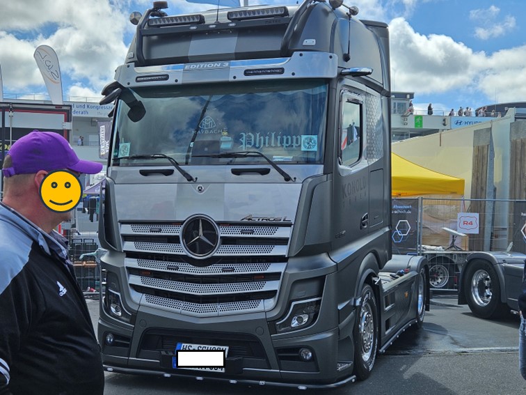 016 Messestande Fahrerlager 13 07 2024