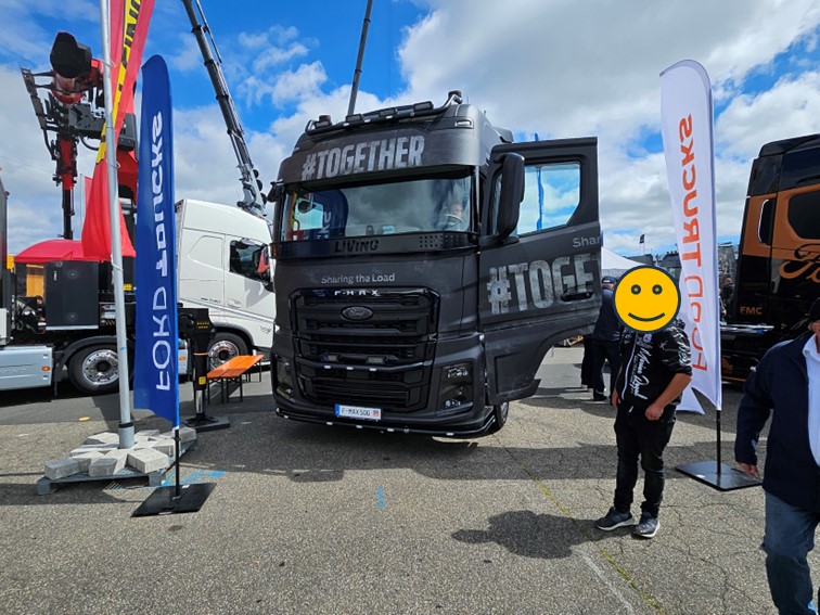 016 Messestande Fahrerlager 13 07 2024