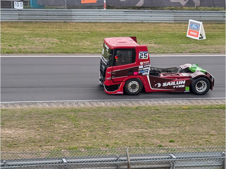 001 Truck Grand Prix Warm up